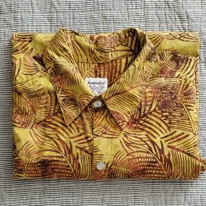Hummingbird Yellow & Brown Leaf-Print Short Sleeve Button-Up Shirt